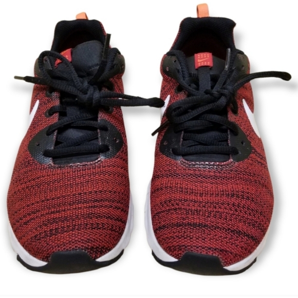 Nike Air Max Motion Training Shoe Low Red and Black Unisex Children's Size 7Y - Picture 2 of 13